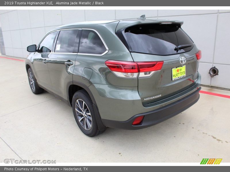 Alumina Jade Metallic / Black 2019 Toyota Highlander XLE