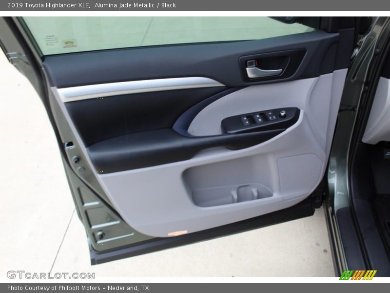 Alumina Jade Metallic / Black 2019 Toyota Highlander XLE