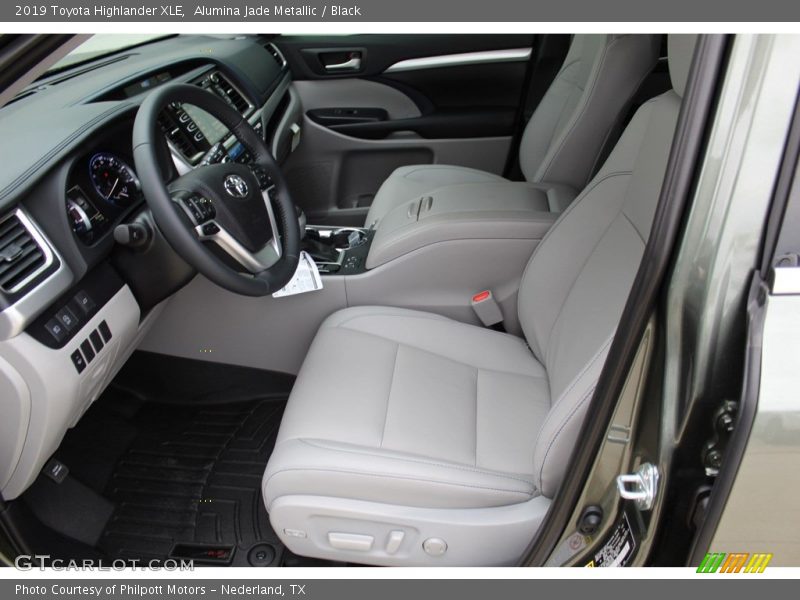 Alumina Jade Metallic / Black 2019 Toyota Highlander XLE