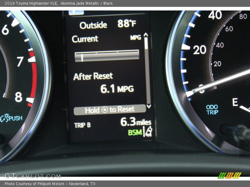 Alumina Jade Metallic / Black 2019 Toyota Highlander XLE