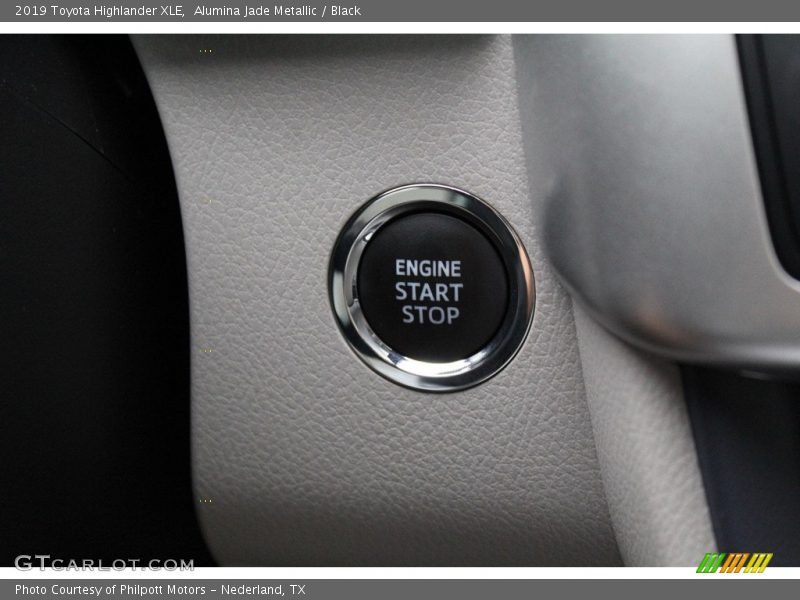 Alumina Jade Metallic / Black 2019 Toyota Highlander XLE