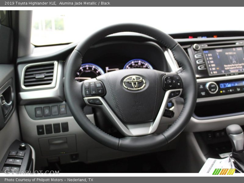 Alumina Jade Metallic / Black 2019 Toyota Highlander XLE