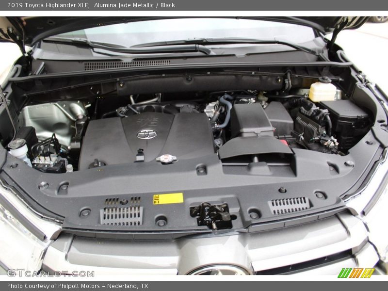 Alumina Jade Metallic / Black 2019 Toyota Highlander XLE