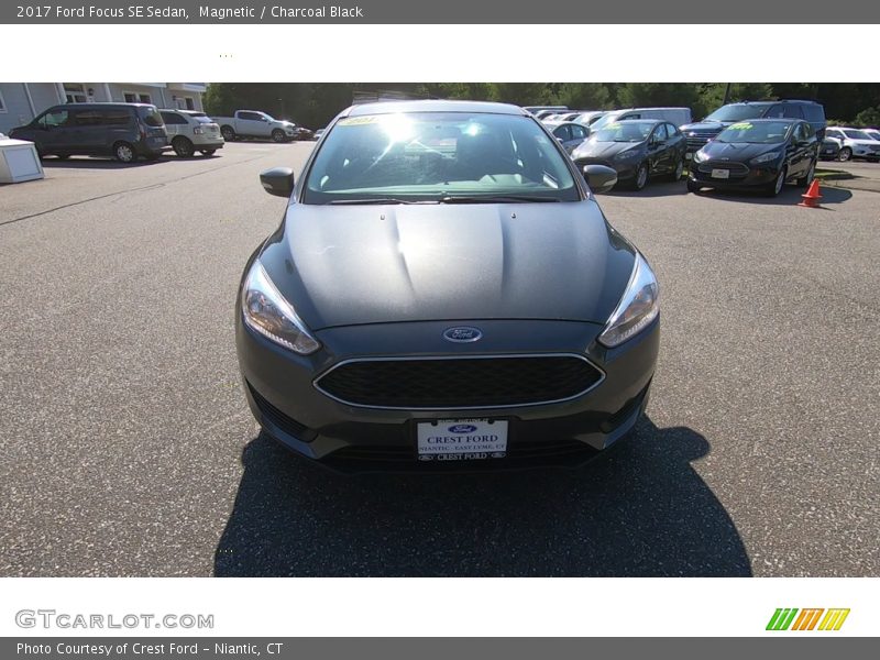 Magnetic / Charcoal Black 2017 Ford Focus SE Sedan