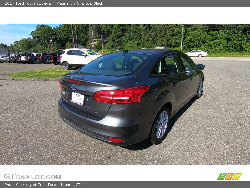 Magnetic / Charcoal Black 2017 Ford Focus SE Sedan