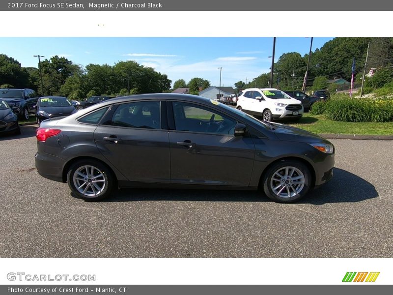 Magnetic / Charcoal Black 2017 Ford Focus SE Sedan