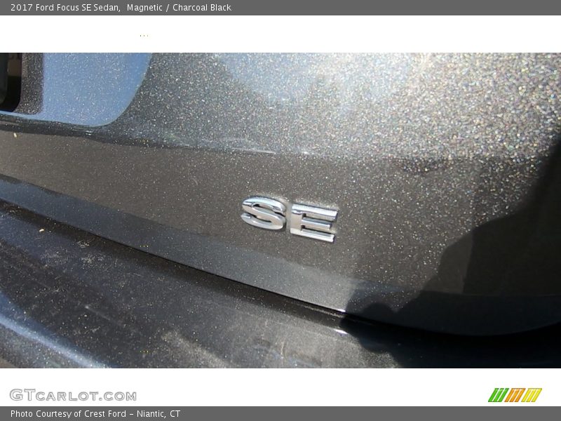 Magnetic / Charcoal Black 2017 Ford Focus SE Sedan