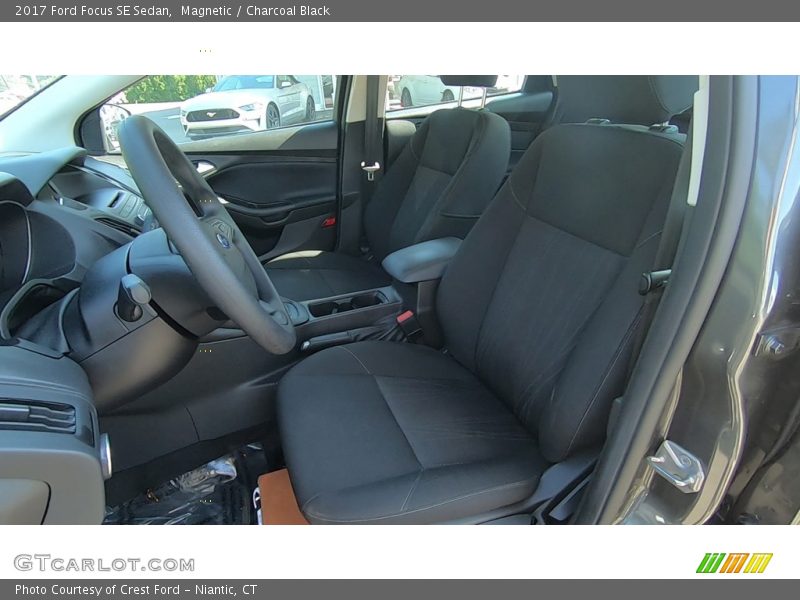Magnetic / Charcoal Black 2017 Ford Focus SE Sedan