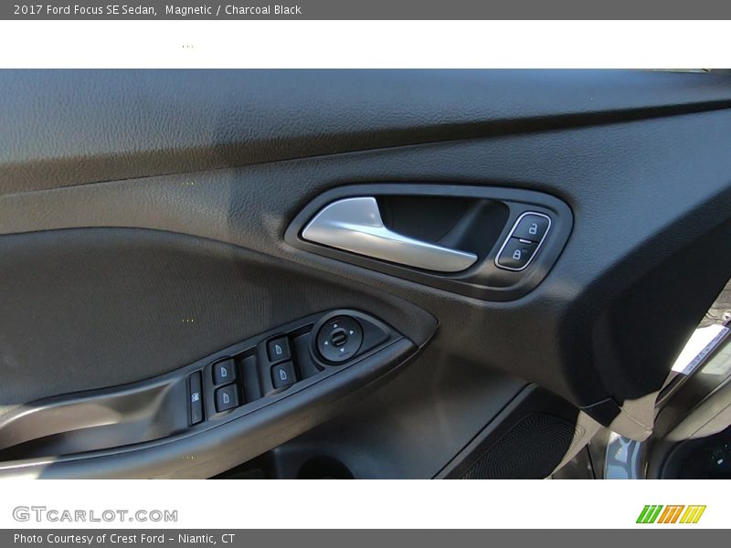Magnetic / Charcoal Black 2017 Ford Focus SE Sedan