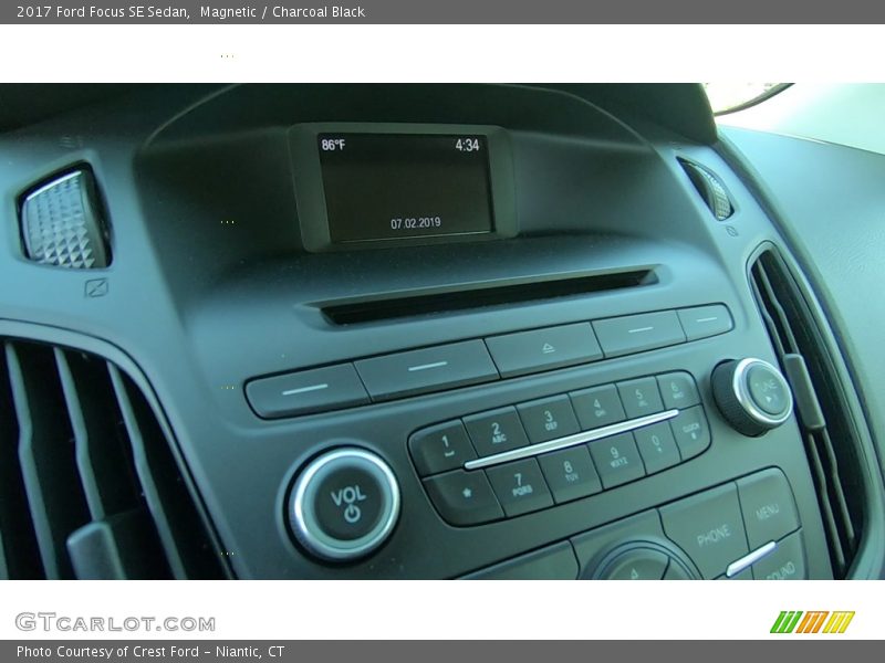 Magnetic / Charcoal Black 2017 Ford Focus SE Sedan