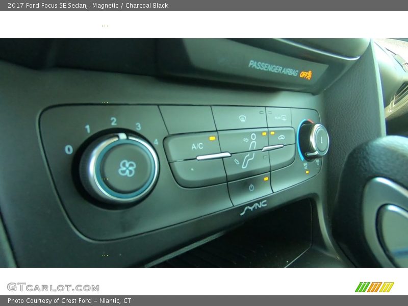 Magnetic / Charcoal Black 2017 Ford Focus SE Sedan