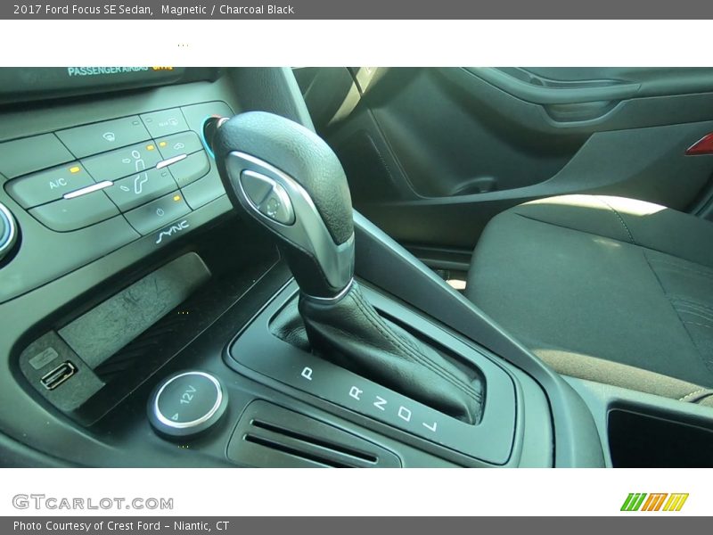 Magnetic / Charcoal Black 2017 Ford Focus SE Sedan