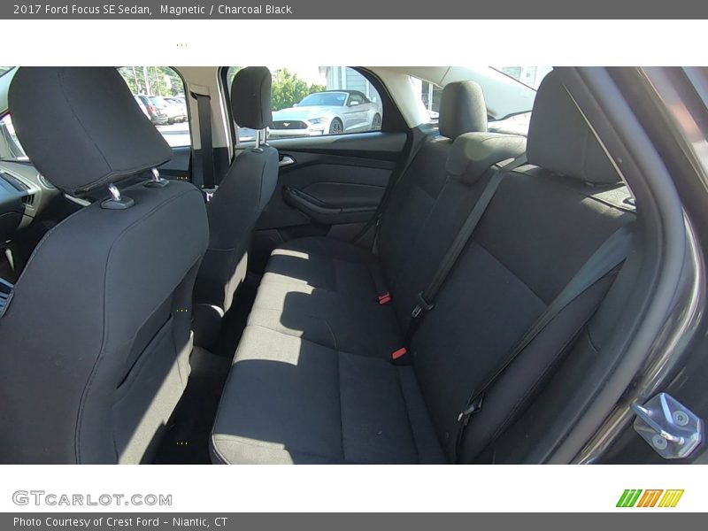 Magnetic / Charcoal Black 2017 Ford Focus SE Sedan