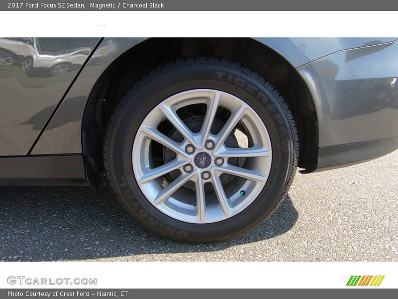 Magnetic / Charcoal Black 2017 Ford Focus SE Sedan