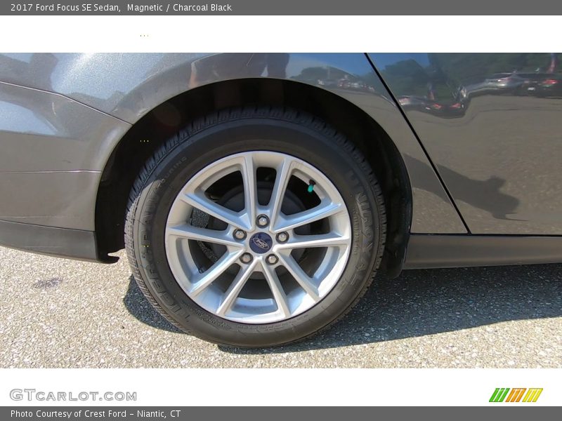 Magnetic / Charcoal Black 2017 Ford Focus SE Sedan