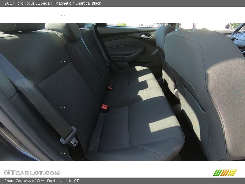 Magnetic / Charcoal Black 2017 Ford Focus SE Sedan