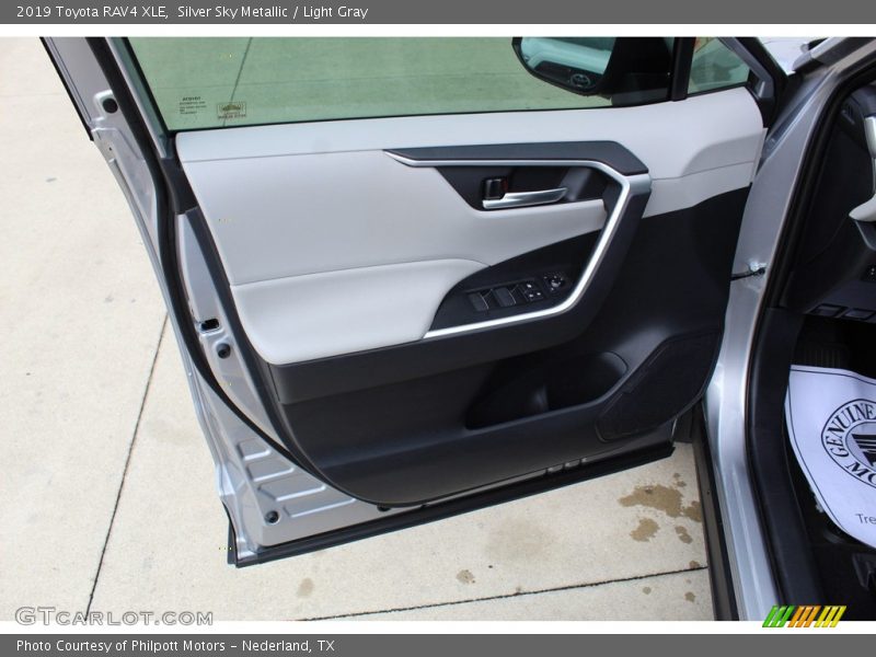 Silver Sky Metallic / Light Gray 2019 Toyota RAV4 XLE