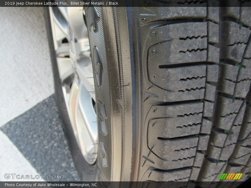 Billet Silver Metallic / Black 2019 Jeep Cherokee Latitude Plus