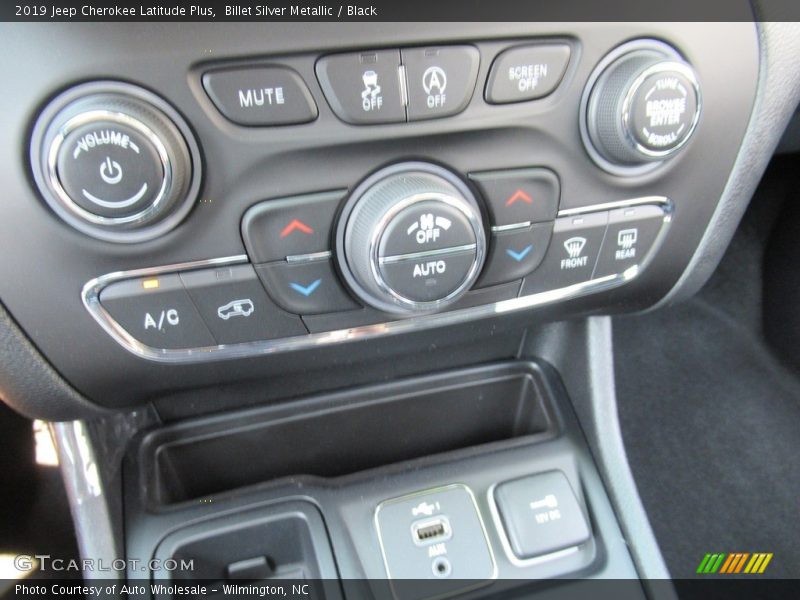 Billet Silver Metallic / Black 2019 Jeep Cherokee Latitude Plus