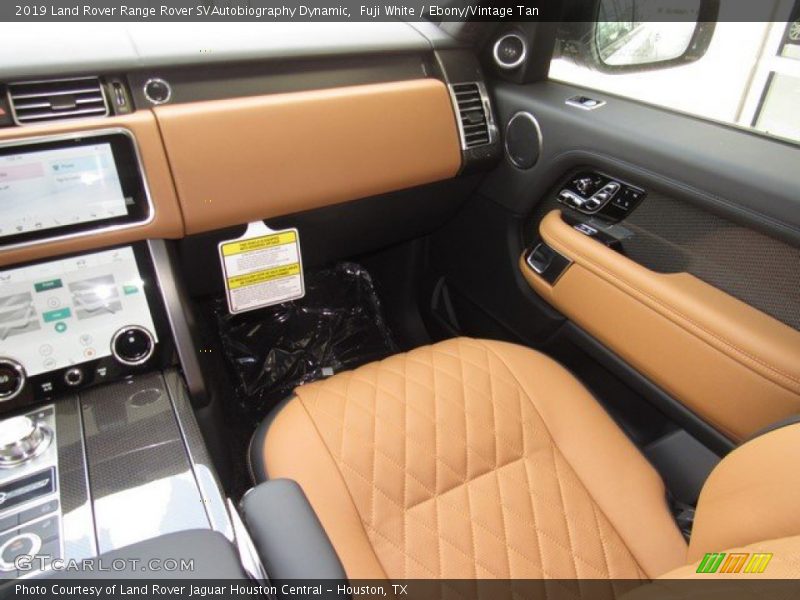 Dashboard of 2019 Range Rover SVAutobiography Dynamic
