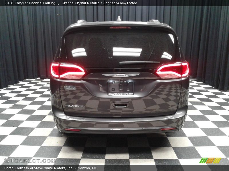 Granite Crystal Metallic / Cognac/Alloy/Toffee 2018 Chrysler Pacifica Touring L