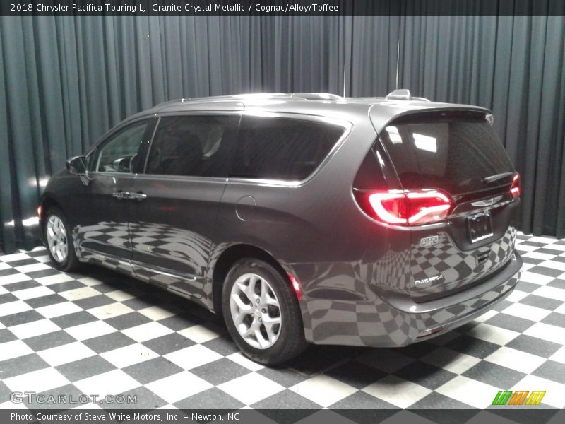 Granite Crystal Metallic / Cognac/Alloy/Toffee 2018 Chrysler Pacifica Touring L