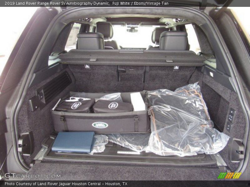  2019 Range Rover SVAutobiography Dynamic Trunk