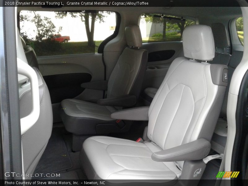 Granite Crystal Metallic / Cognac/Alloy/Toffee 2018 Chrysler Pacifica Touring L