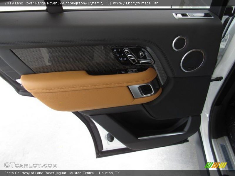 Door Panel of 2019 Range Rover SVAutobiography Dynamic