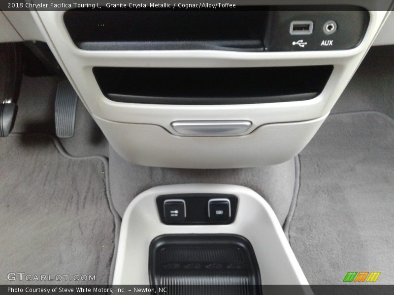 Granite Crystal Metallic / Cognac/Alloy/Toffee 2018 Chrysler Pacifica Touring L