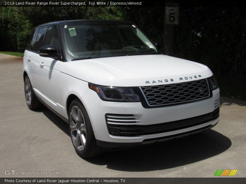 Fuji White / Espresso/Almond 2019 Land Rover Range Rover Supercharged