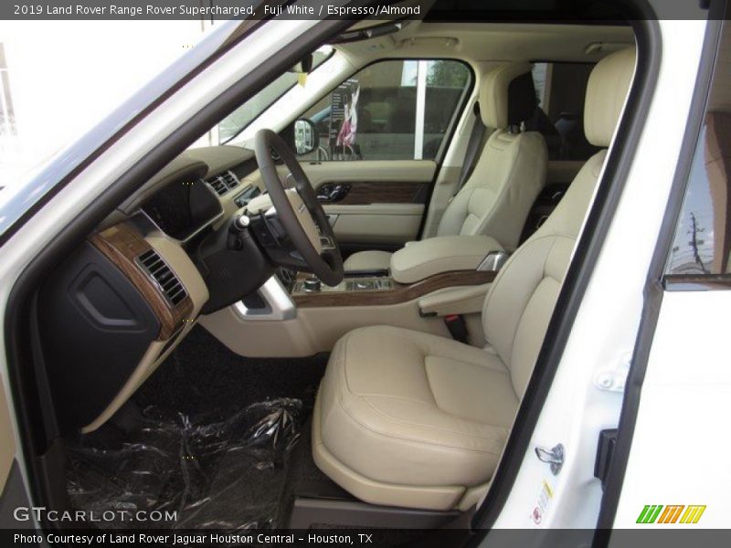 Fuji White / Espresso/Almond 2019 Land Rover Range Rover Supercharged