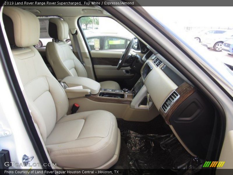 Fuji White / Espresso/Almond 2019 Land Rover Range Rover Supercharged