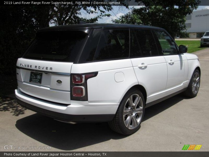 Fuji White / Espresso/Almond 2019 Land Rover Range Rover Supercharged