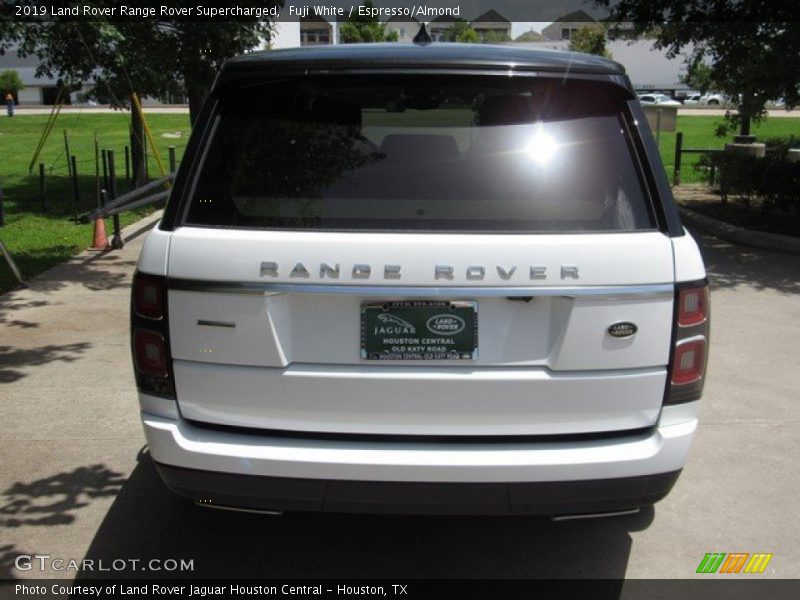 Fuji White / Espresso/Almond 2019 Land Rover Range Rover Supercharged