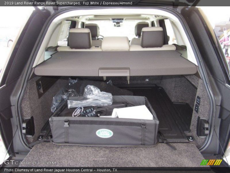 Fuji White / Espresso/Almond 2019 Land Rover Range Rover Supercharged