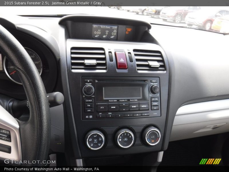 Jasmine Green Metallic / Gray 2015 Subaru Forester 2.5i