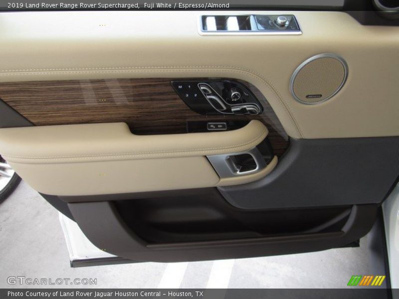 Fuji White / Espresso/Almond 2019 Land Rover Range Rover Supercharged