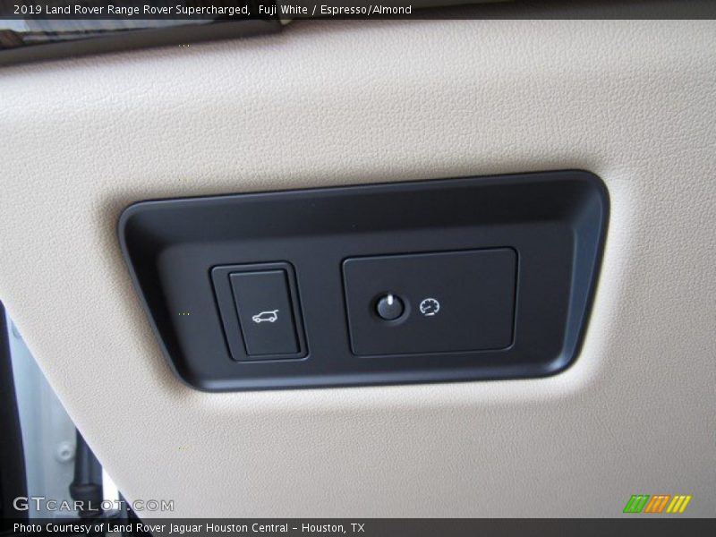 Fuji White / Espresso/Almond 2019 Land Rover Range Rover Supercharged