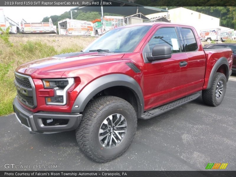 Front 3/4 View of 2019 F150 SVT Raptor SuperCab 4x4