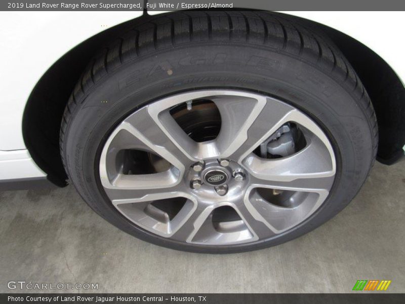 Fuji White / Espresso/Almond 2019 Land Rover Range Rover Supercharged