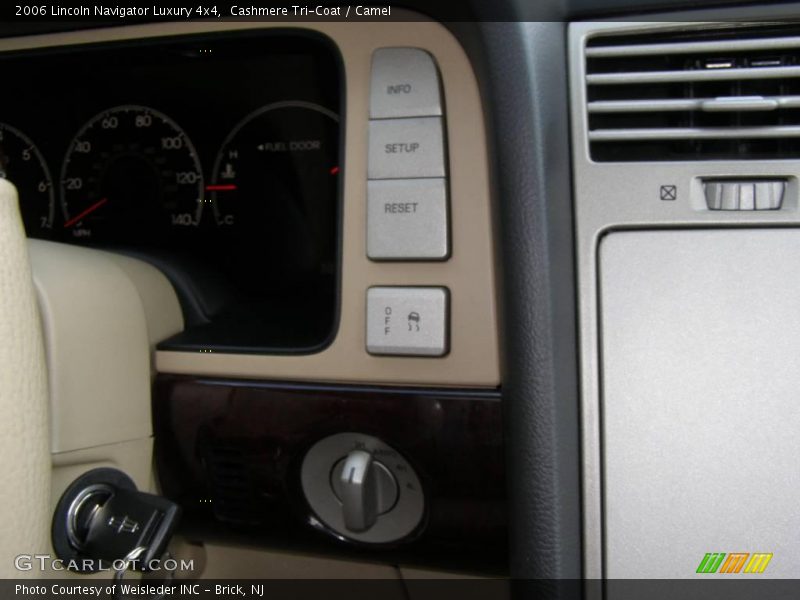 Cashmere Tri-Coat / Camel 2006 Lincoln Navigator Luxury 4x4
