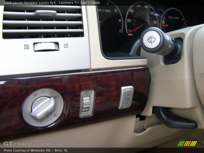 Cashmere Tri-Coat / Camel 2006 Lincoln Navigator Luxury 4x4