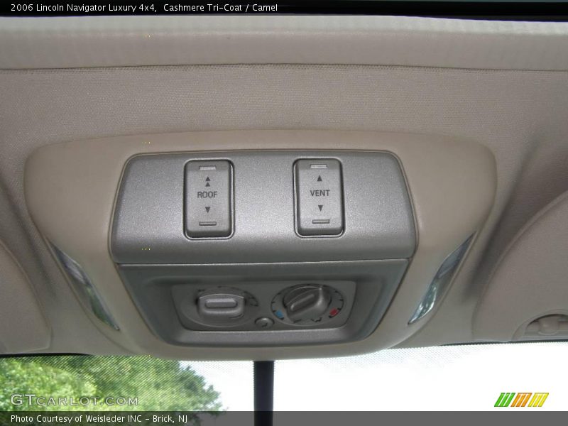 Cashmere Tri-Coat / Camel 2006 Lincoln Navigator Luxury 4x4