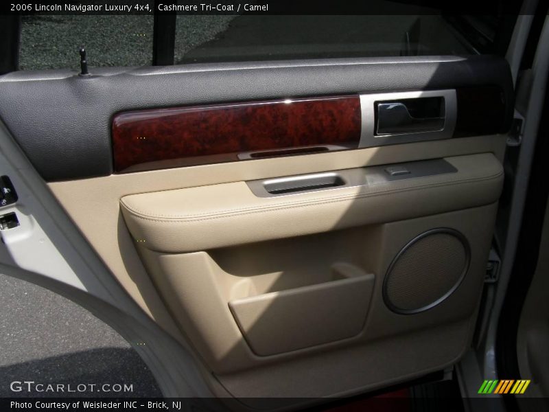 Cashmere Tri-Coat / Camel 2006 Lincoln Navigator Luxury 4x4