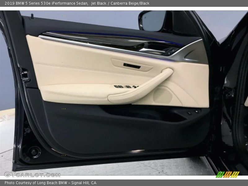 Jet Black / Canberra Beige/Black 2019 BMW 5 Series 530e iPerformance Sedan