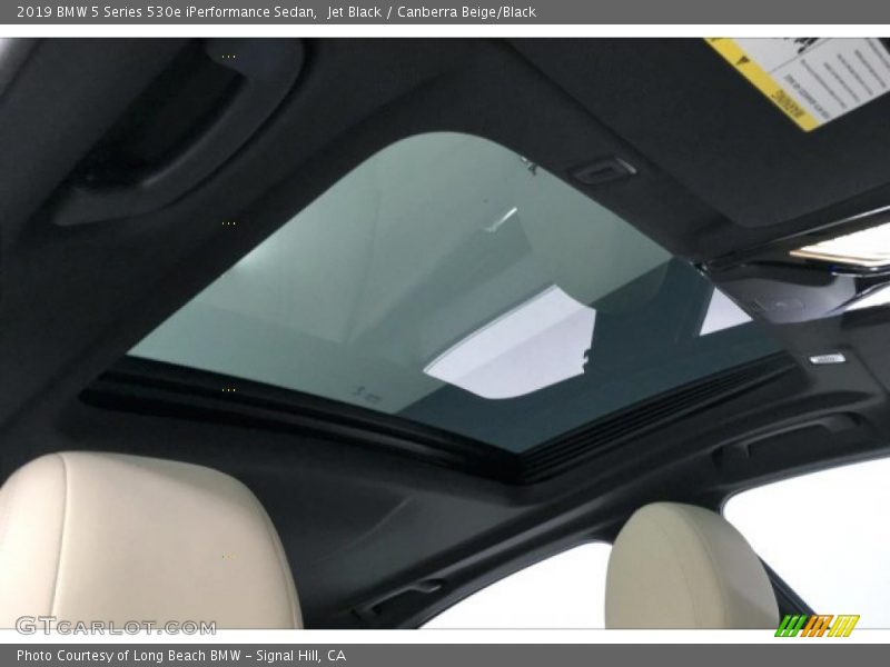 Jet Black / Canberra Beige/Black 2019 BMW 5 Series 530e iPerformance Sedan