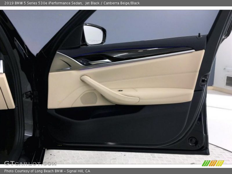 Jet Black / Canberra Beige/Black 2019 BMW 5 Series 530e iPerformance Sedan