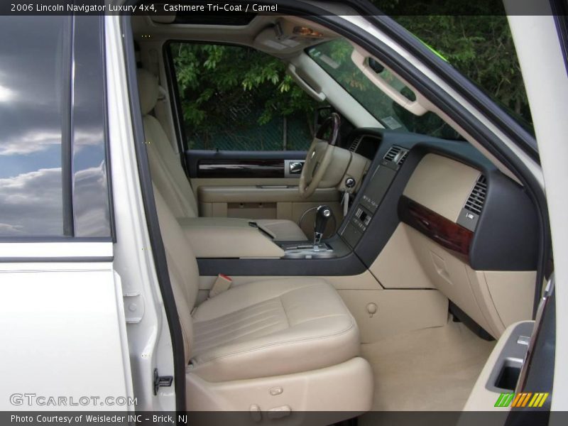 Cashmere Tri-Coat / Camel 2006 Lincoln Navigator Luxury 4x4