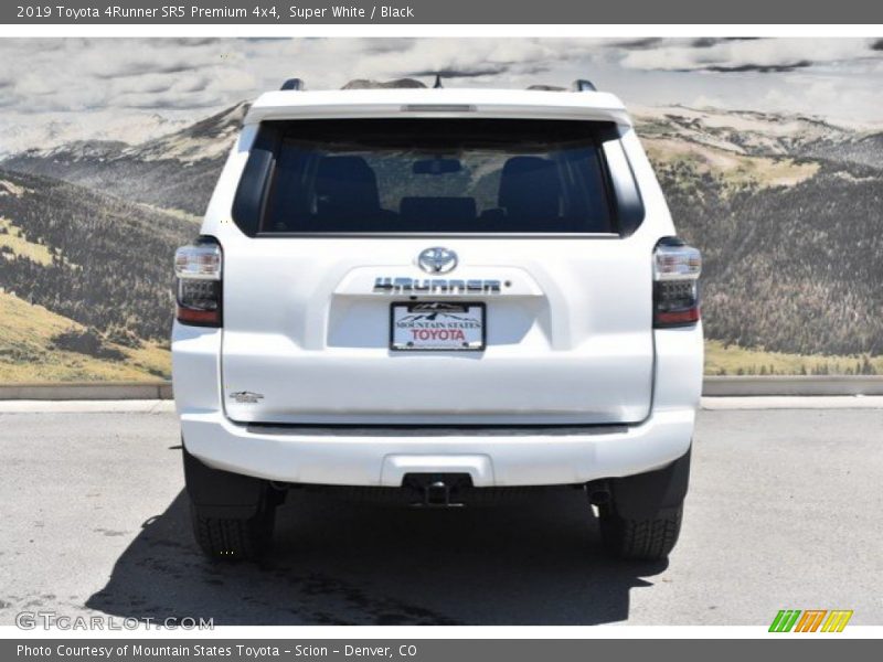 Super White / Black 2019 Toyota 4Runner SR5 Premium 4x4